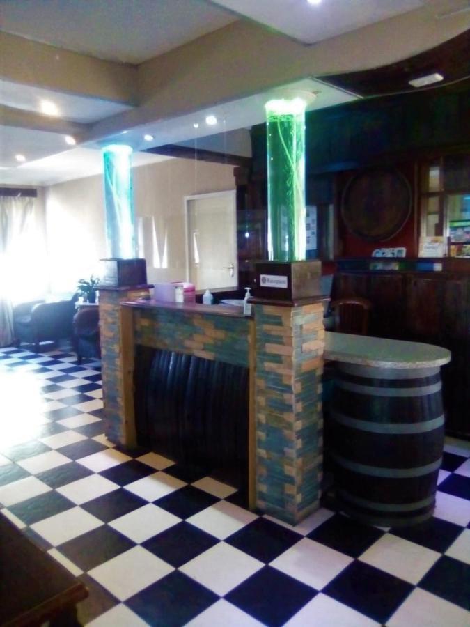 Bread And Barrel Guesthouse Bellville Cape Town Exterior photo