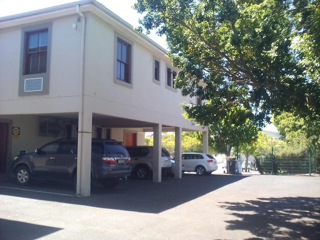 Bread And Barrel Guesthouse Bellville Cape Town Exterior photo
